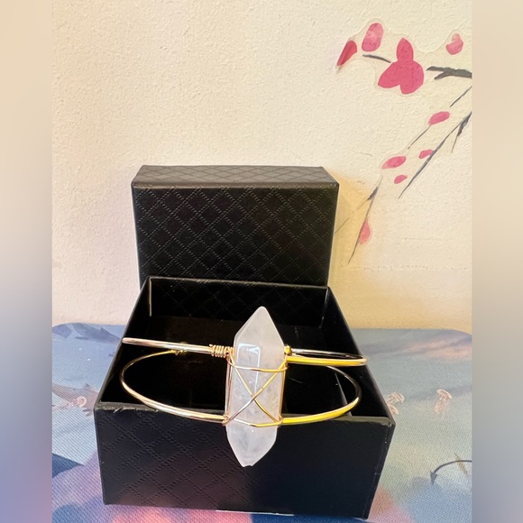 1pc Natural Healing Gemstone Column on Adjustable Gold Colour Bracelet in Box - Picture 3 of 8